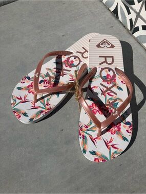 Roxy NEW Women’s Rose Gold Strap Floral Flip Flops